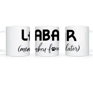 Cană albă cu text negru „Certificat de Labar (Membru Fondator)”