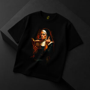 Tricou negru cu print artistic reprezentând o călugăriță care citește Biblia și transmite o atitudine rebelă